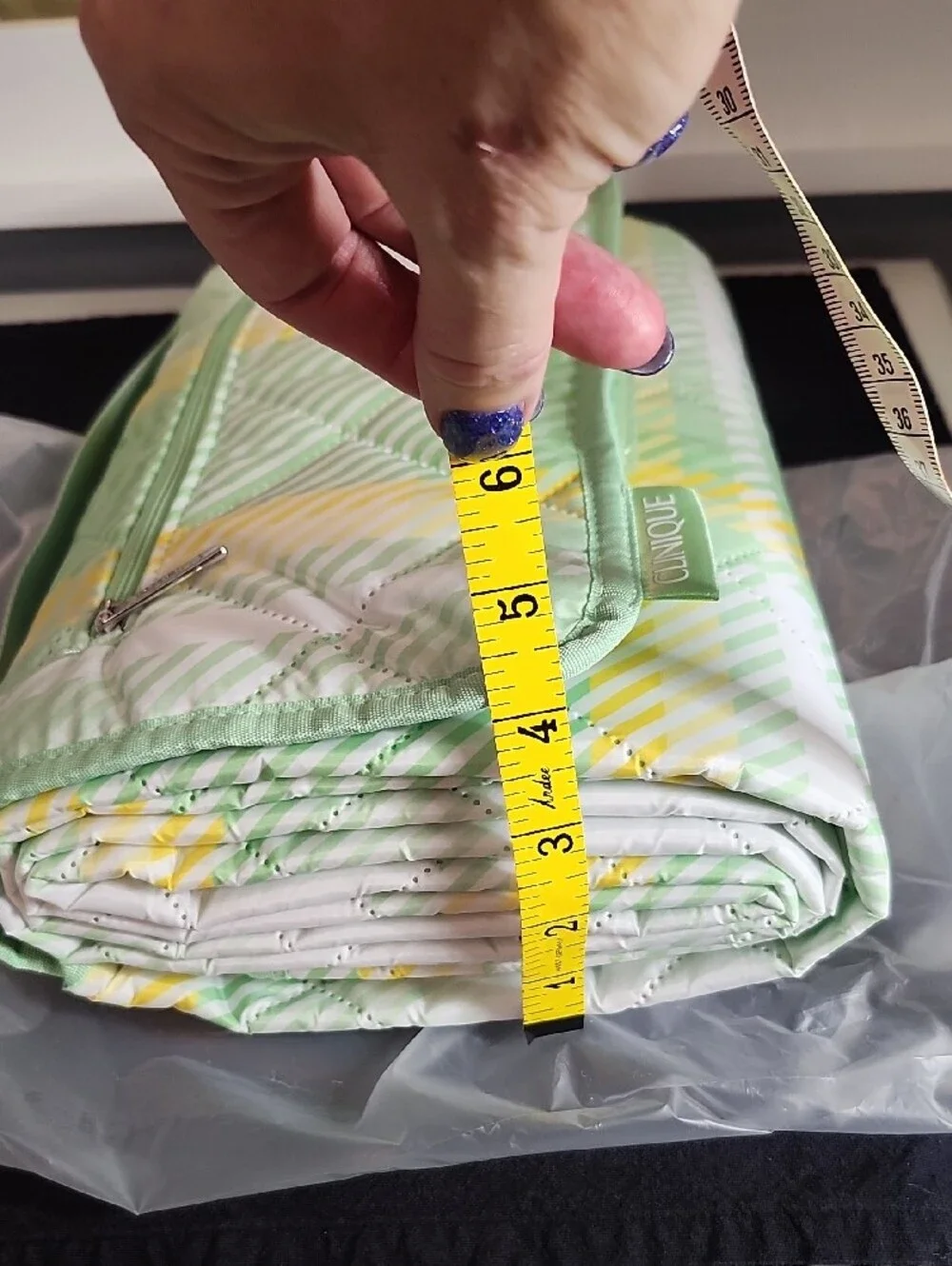 New Clinique Quilted Travel Picnic Blanket in Mint Green & Yellow With Handle